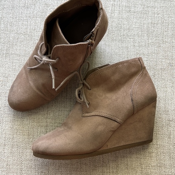 Universal Threads Wedges - Picture 3 of 6